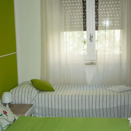 לינה וארוחת בוקר Myrta Maria *