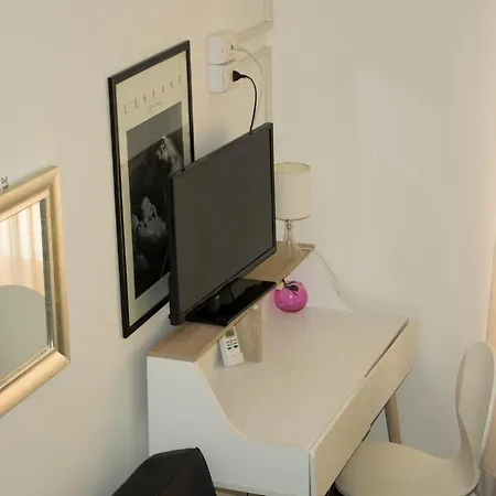 לינה וארוחת בוקר Myrta Maria קליארי